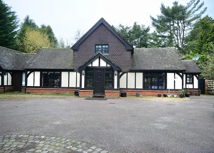 Beautiful Cottage In Brentwood